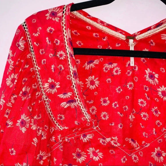 Free People 100% Cotton Red Ditsy Floral Print V-neck Popover Top Small Women’s - Picture 3 of 10